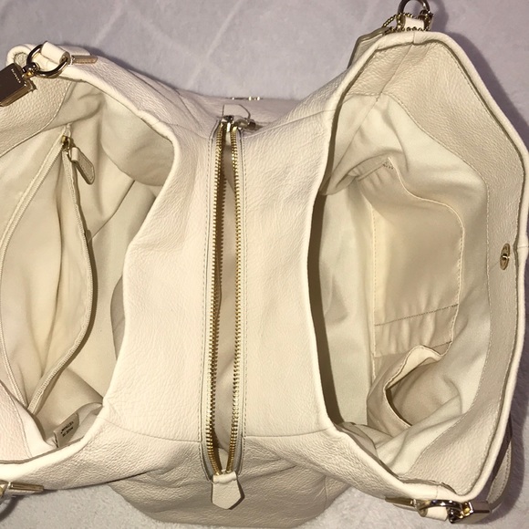 COACH PHOEBE SHOULDER BAG IN PEBBLE LEATHER - Picture 2 of 5